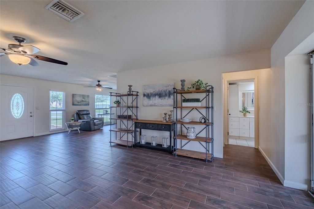 For Sale: $340,000 (3 beds, 2 baths, 1563 Square Feet)