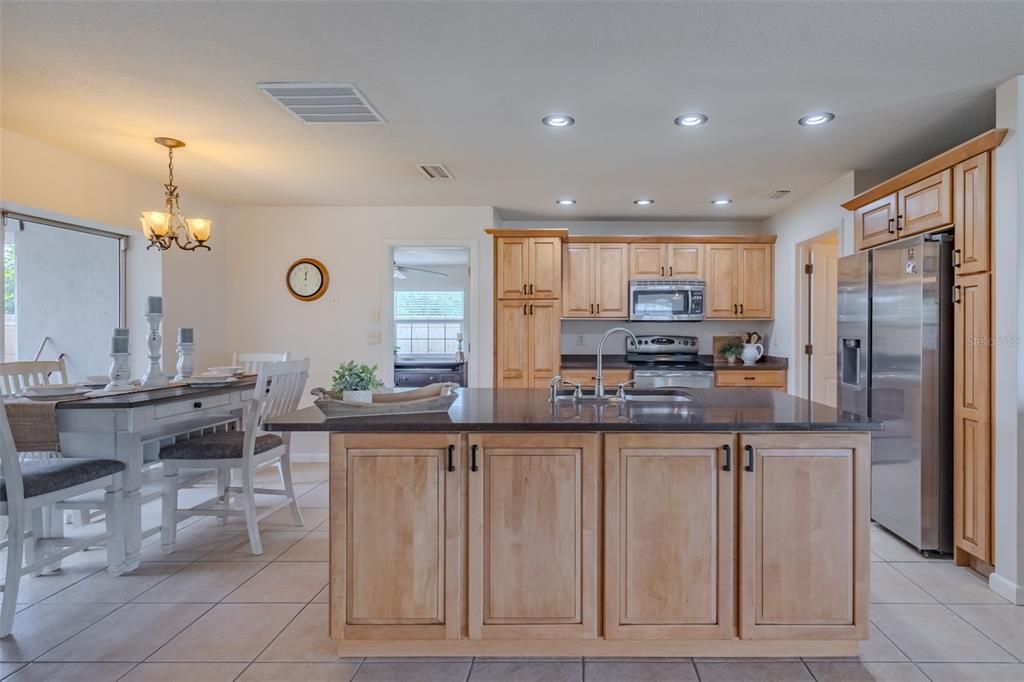 For Sale: $340,000 (3 beds, 2 baths, 1563 Square Feet)