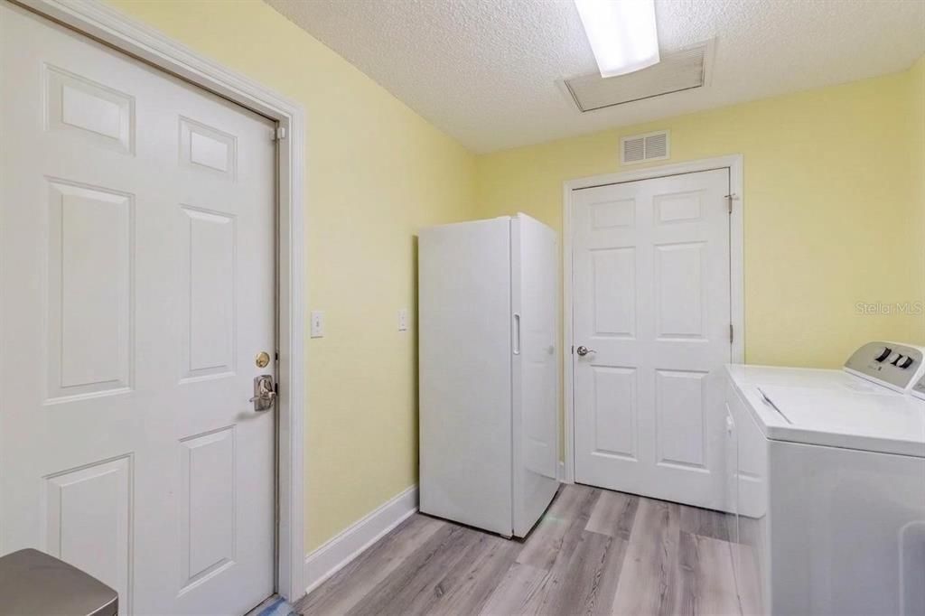 For Sale: $549,000 (3 beds, 2 baths, 2362 Square Feet)