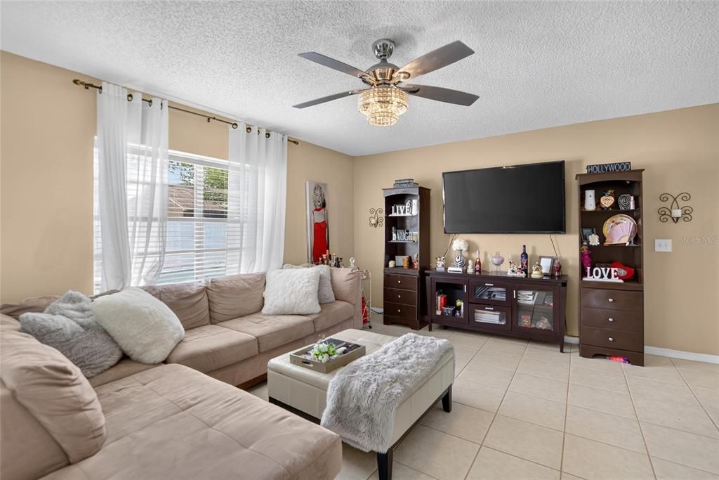 For Sale: $409,990 (3 beds, 2 baths, 1244 Square Feet)