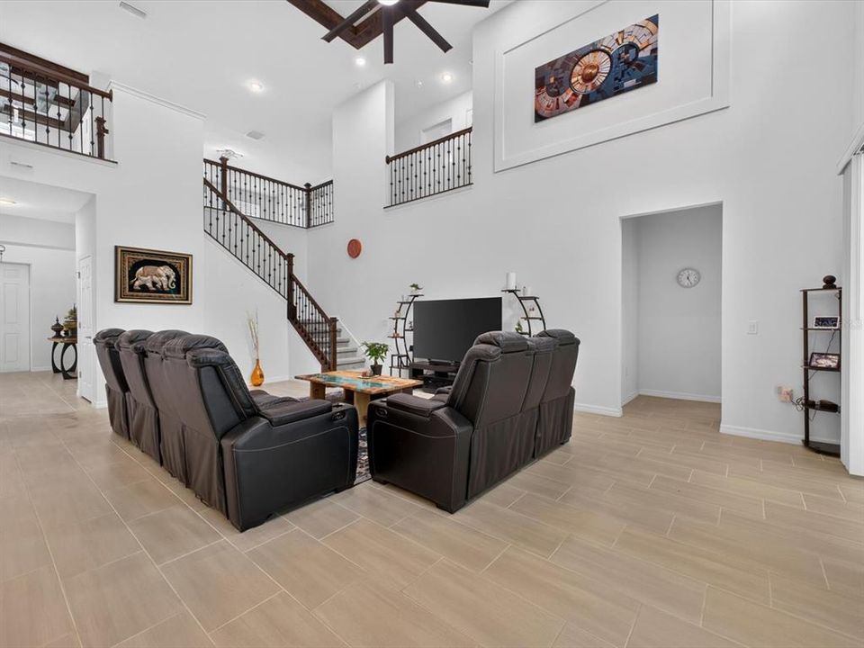 На продажу: $659,999 (5 спален, 3 ванн, 3802 Квадратных фут)