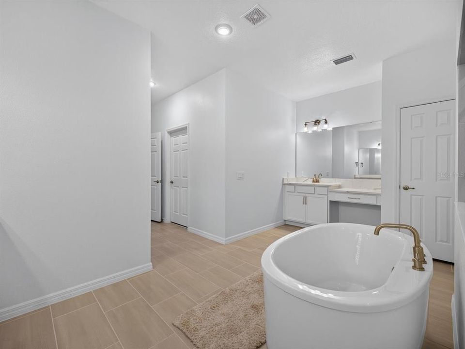 На продажу: $659,999 (5 спален, 3 ванн, 3802 Квадратных фут)
