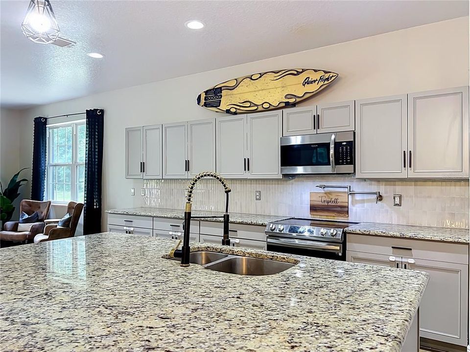 For Sale: $779,500 (3 beds, 2 baths, 1931 Square Feet)