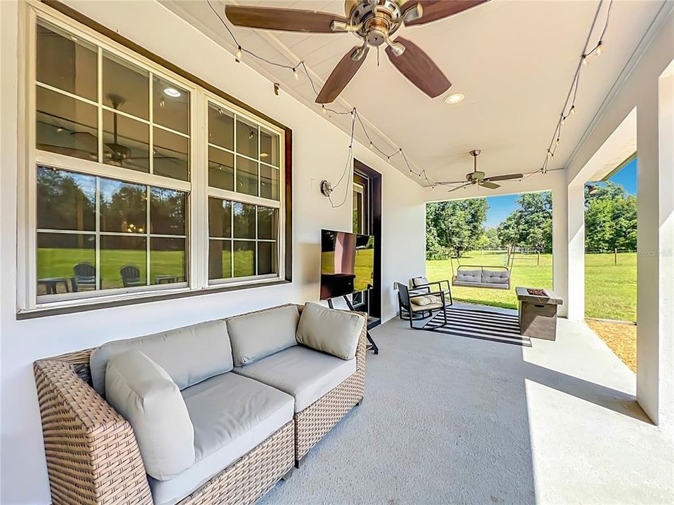 For Sale: $779,500 (3 beds, 2 baths, 1931 Square Feet)