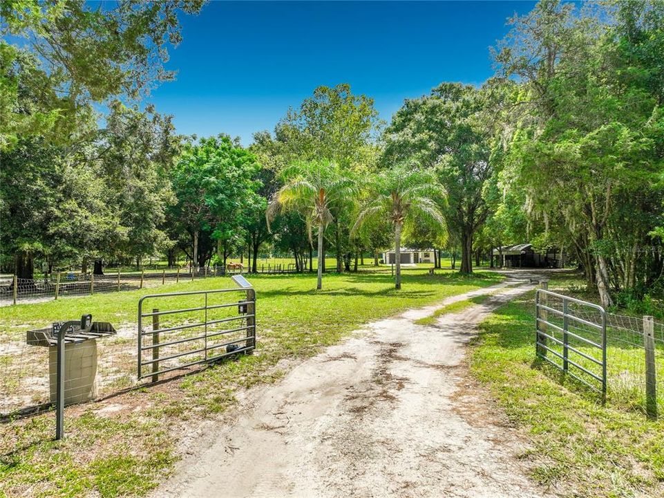 For Sale: $779,500 (3 beds, 2 baths, 1931 Square Feet)