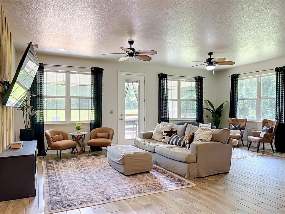 For Sale: $779,500 (3 beds, 2 baths, 1931 Square Feet)