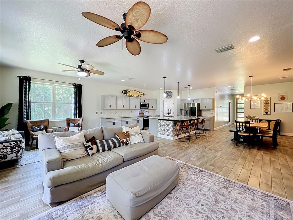 For Sale: $779,500 (3 beds, 2 baths, 1931 Square Feet)