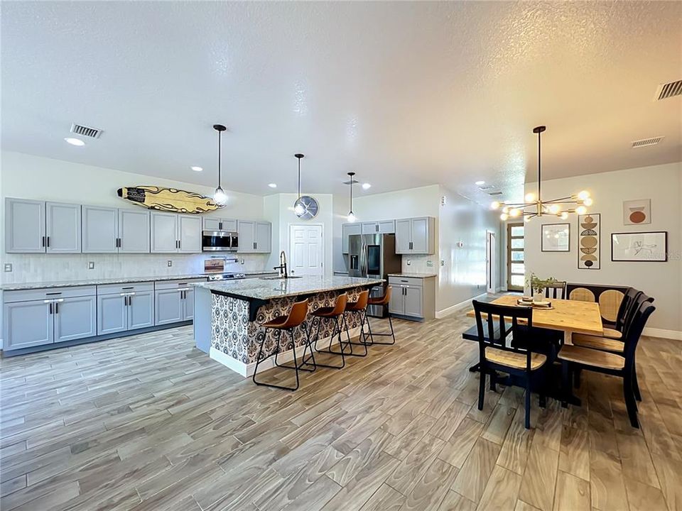 For Sale: $779,500 (3 beds, 2 baths, 1931 Square Feet)