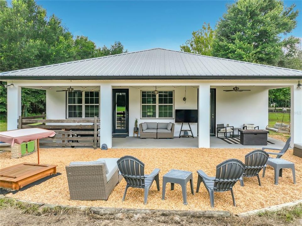 For Sale: $779,500 (3 beds, 2 baths, 1931 Square Feet)