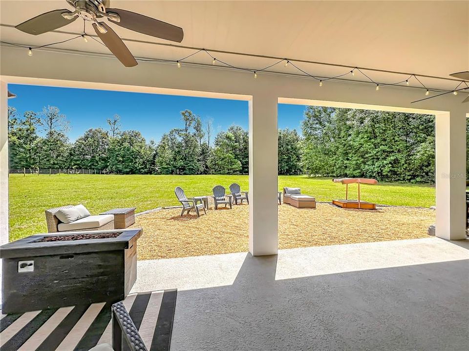 For Sale: $779,500 (3 beds, 2 baths, 1931 Square Feet)