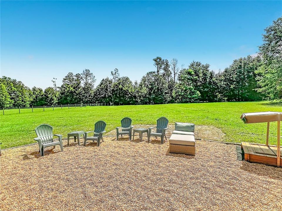 For Sale: $779,500 (3 beds, 2 baths, 1931 Square Feet)