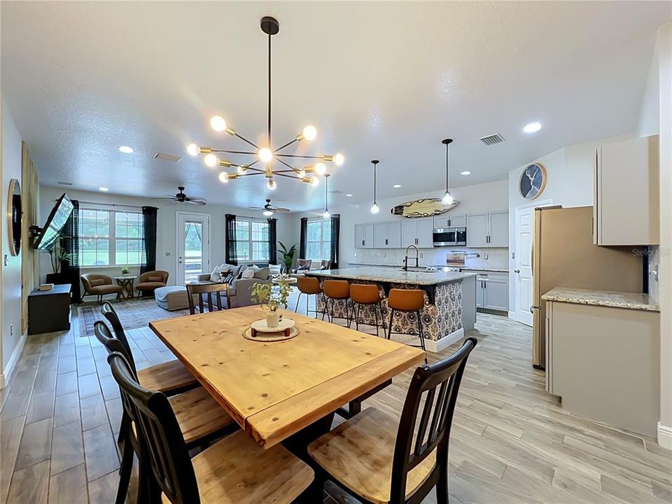 For Sale: $779,500 (3 beds, 2 baths, 1931 Square Feet)