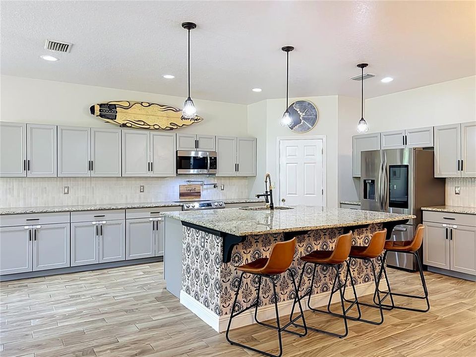 For Sale: $779,500 (3 beds, 2 baths, 1931 Square Feet)