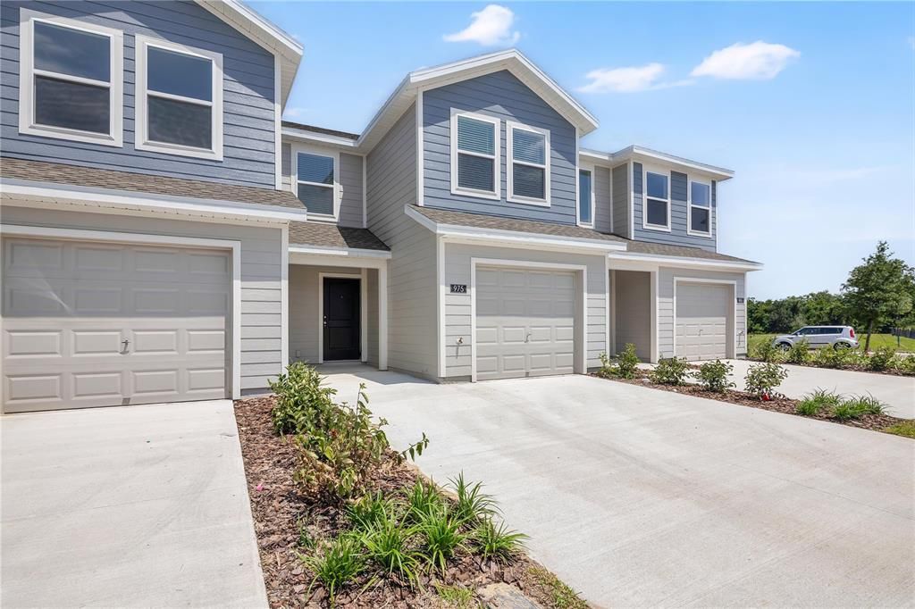 For Rent: $2,050 (3 beds, 2 baths, 1378 Square Feet)