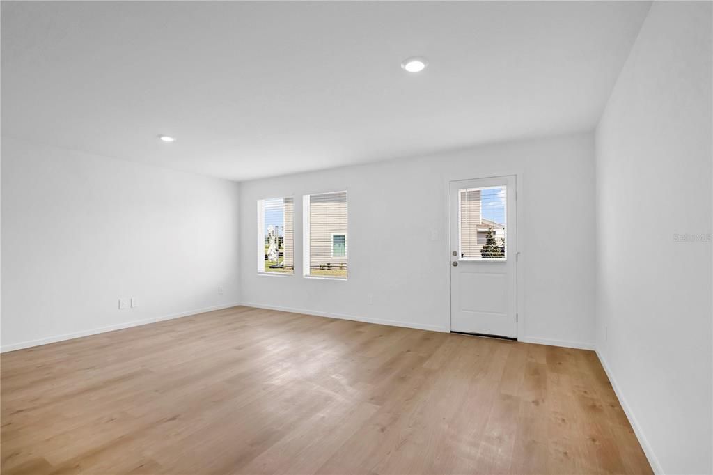 For Rent: $2,050 (3 beds, 2 baths, 1378 Square Feet)