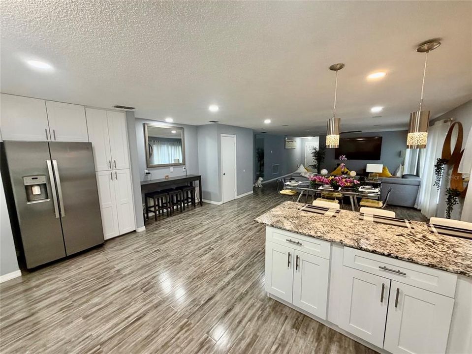 En Venta: $399,900 (4 camas, 2 baños, 1929 Pies cuadrados)