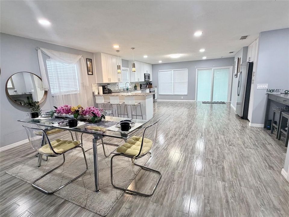 En Venta: $399,900 (4 camas, 2 baños, 1929 Pies cuadrados)