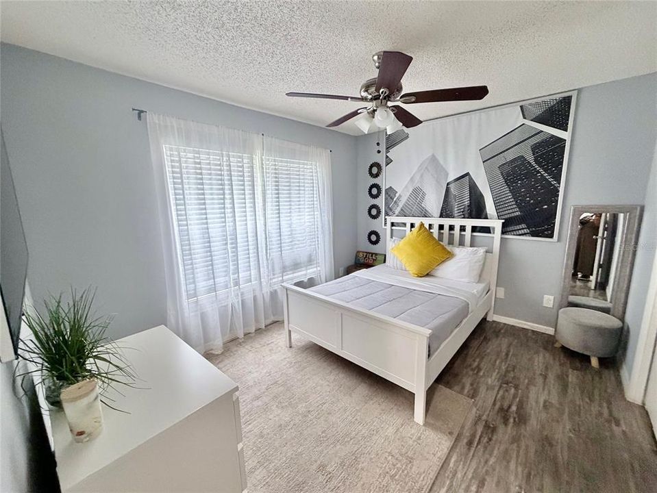 En Venta: $399,900 (4 camas, 2 baños, 1929 Pies cuadrados)