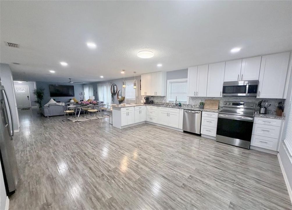 En Venta: $399,900 (4 camas, 2 baños, 1929 Pies cuadrados)