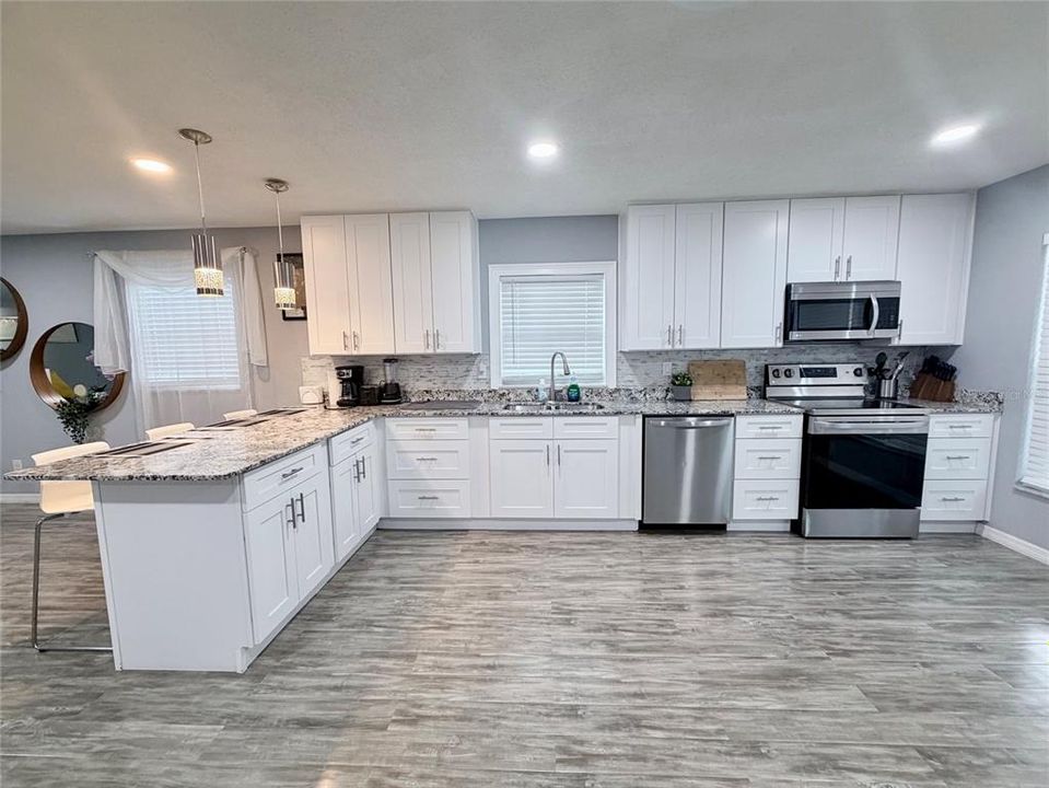 En Venta: $399,900 (4 camas, 2 baños, 1929 Pies cuadrados)