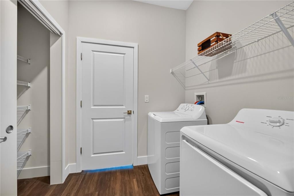 For Sale: $325,000 (4 beds, 2 baths, 1683 Square Feet)