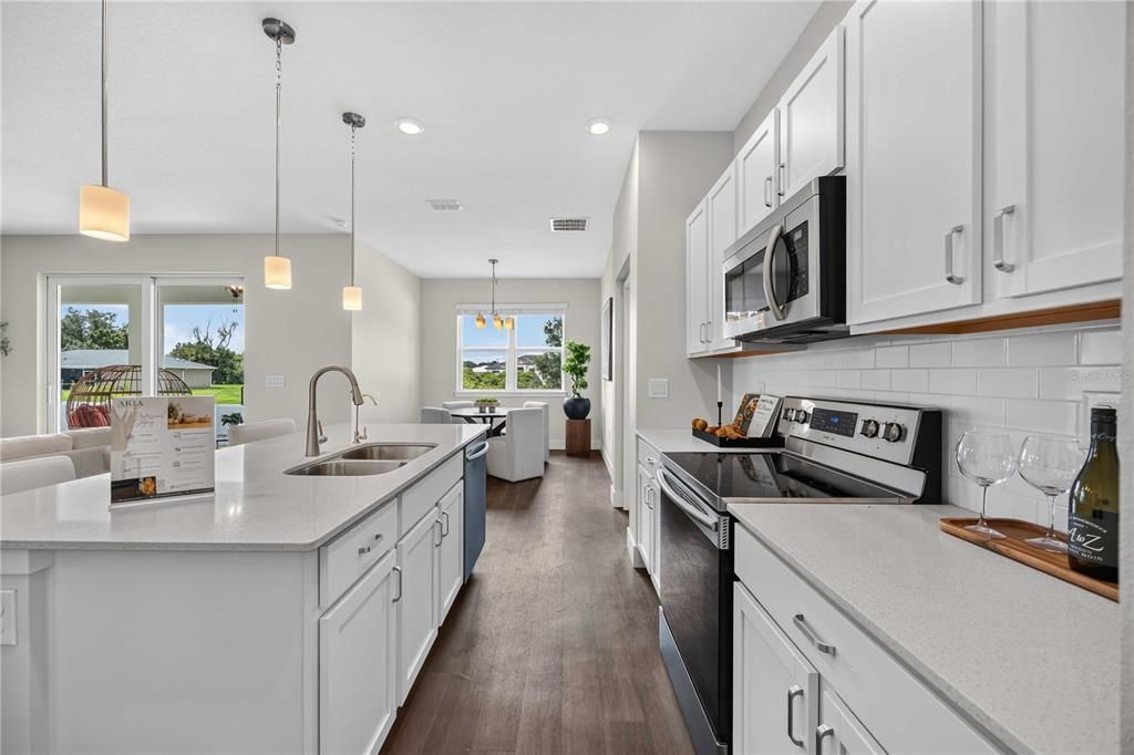 For Sale: $325,000 (4 beds, 2 baths, 1683 Square Feet)