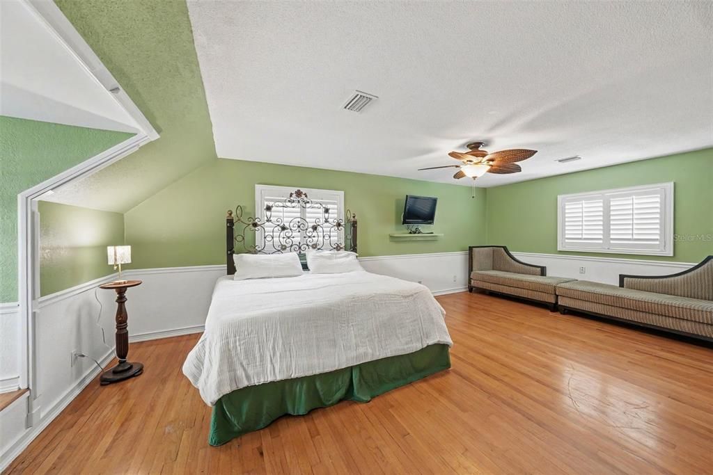 For Sale: $520,000 (4 beds, 2 baths, 2278 Square Feet)