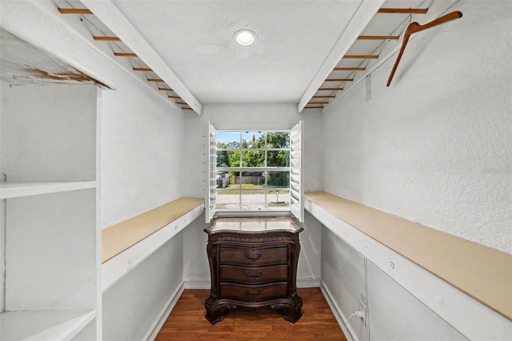 For Sale: $520,000 (4 beds, 2 baths, 2278 Square Feet)