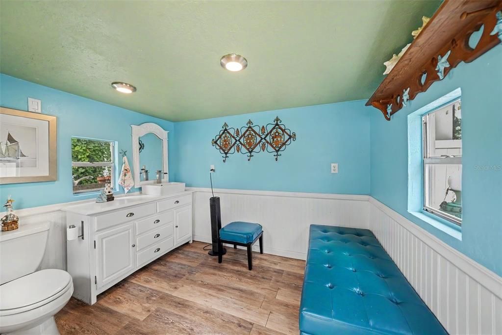 For Sale: $520,000 (4 beds, 2 baths, 2278 Square Feet)