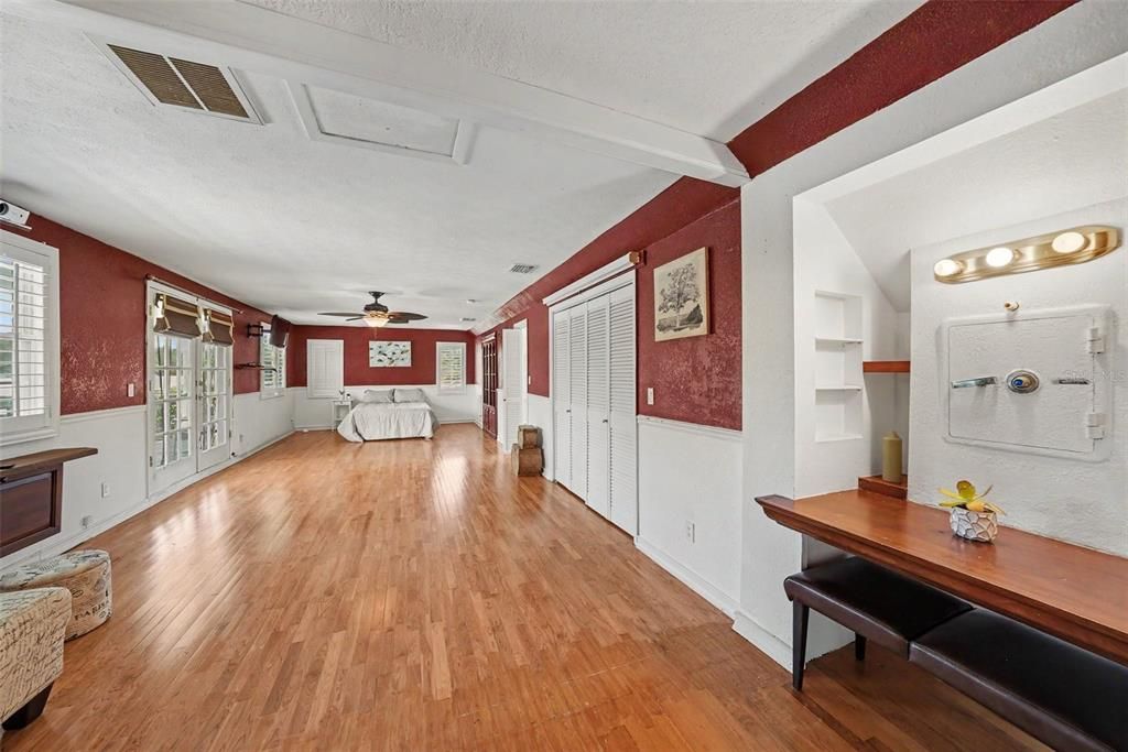 For Sale: $520,000 (4 beds, 2 baths, 2278 Square Feet)