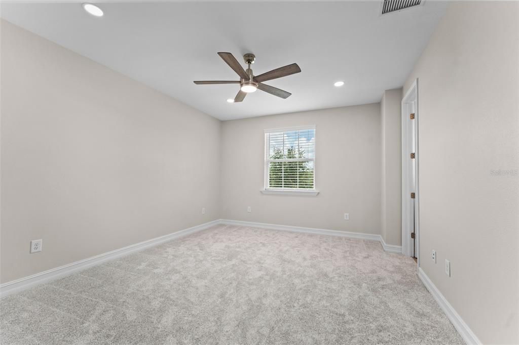 For Sale: $1,275,000 (4 beds, 4 baths, 4292 Square Feet)