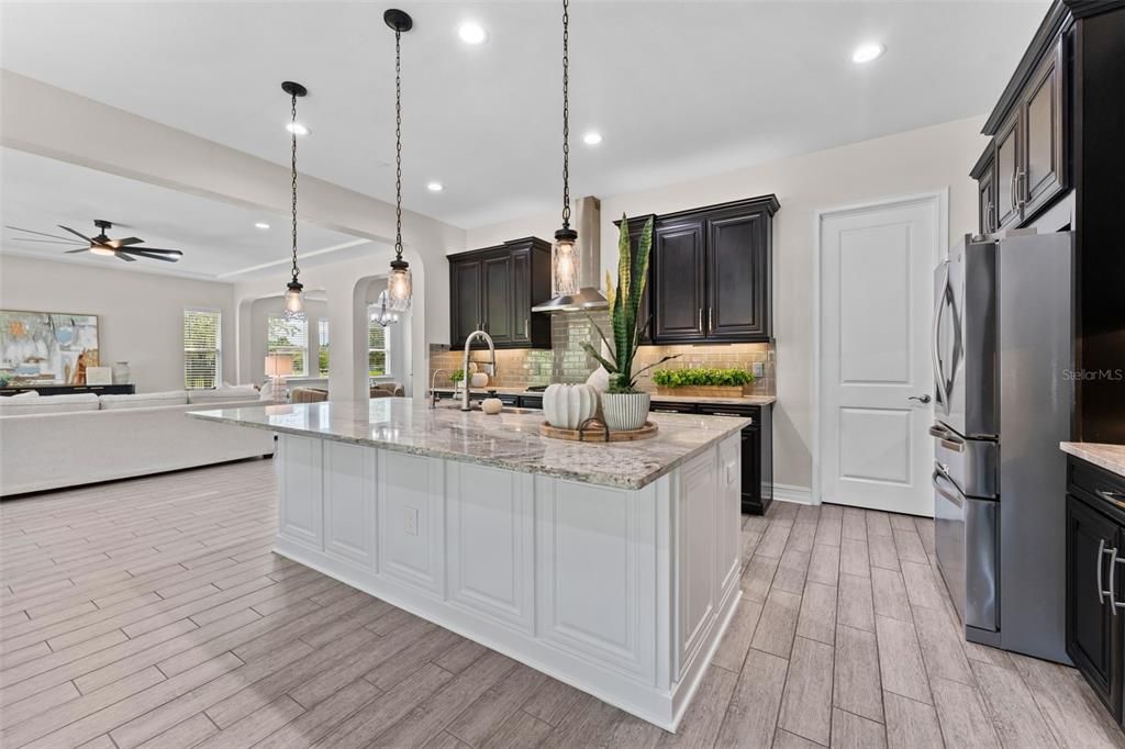 For Sale: $1,275,000 (4 beds, 4 baths, 4292 Square Feet)