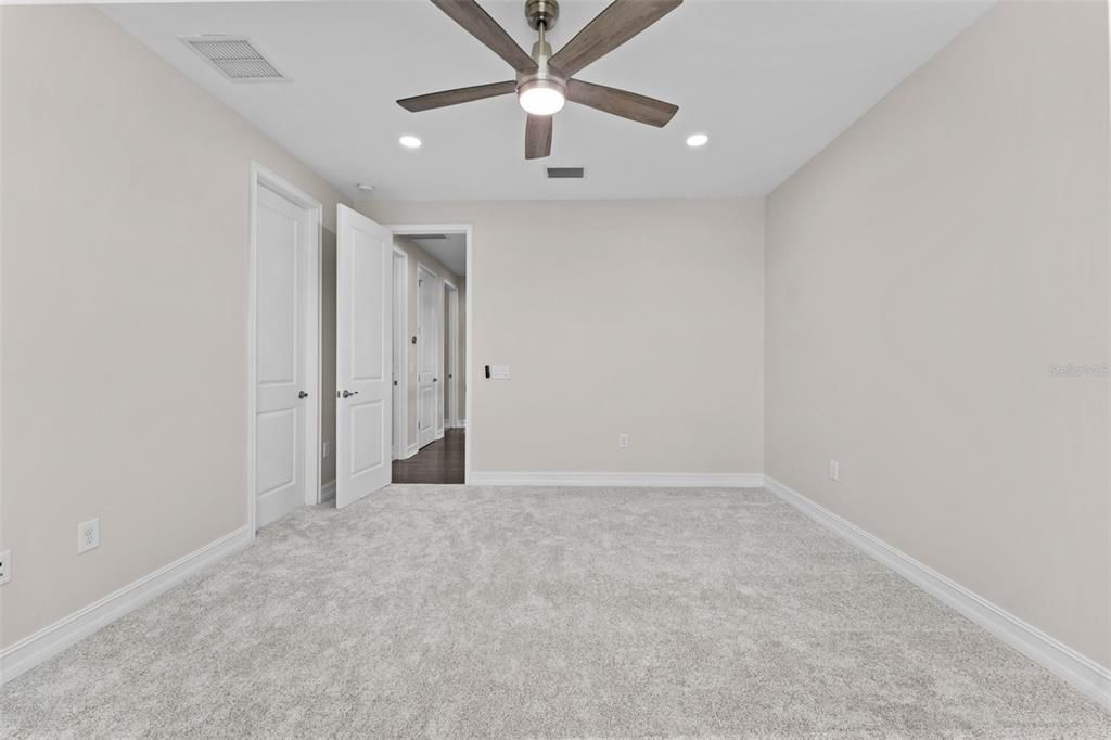 For Sale: $1,275,000 (4 beds, 4 baths, 4292 Square Feet)