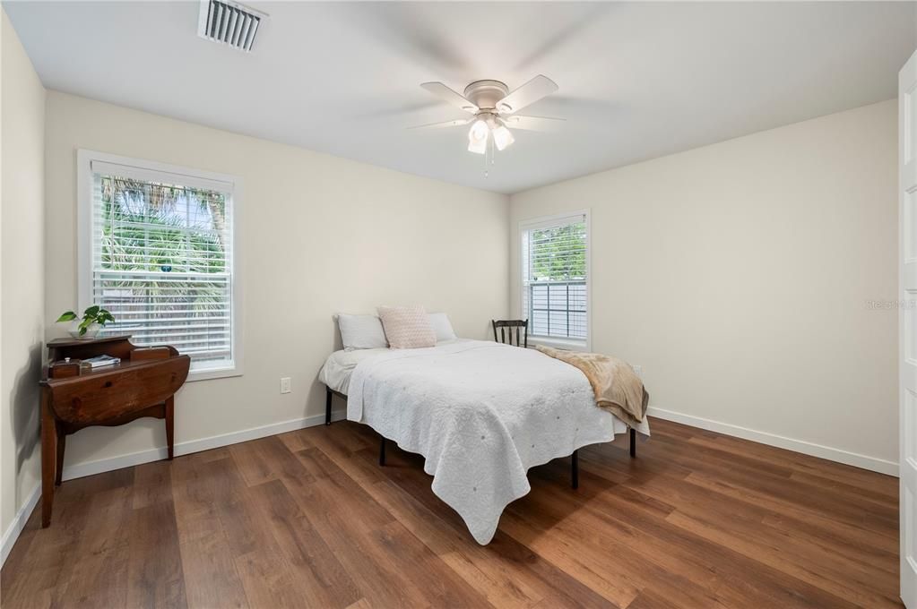 For Sale: $499,000 (2 beds, 2 baths, 810 Square Feet)