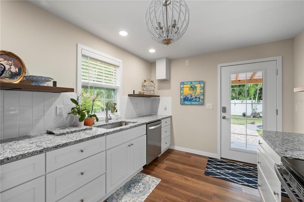 For Sale: $499,000 (2 beds, 2 baths, 810 Square Feet)
