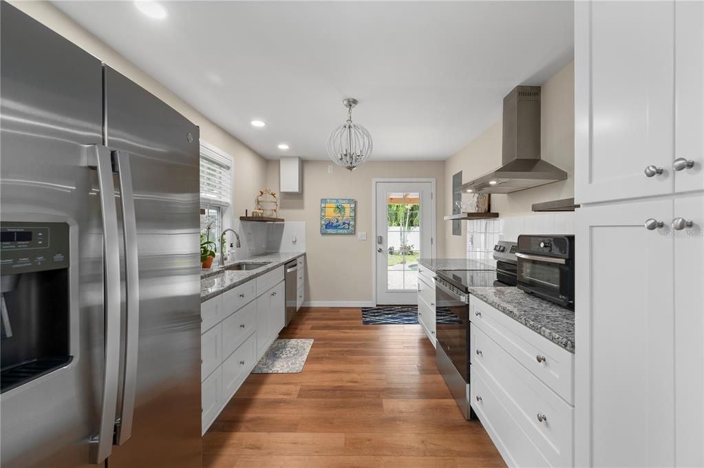 For Sale: $499,000 (2 beds, 2 baths, 810 Square Feet)