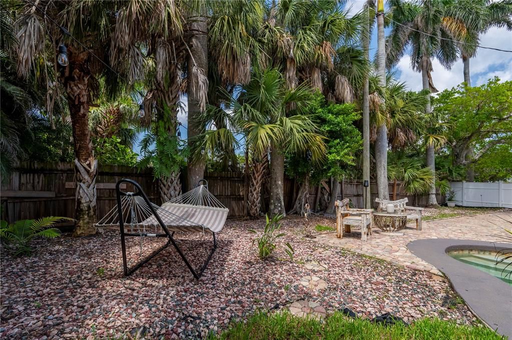 For Sale: $499,000 (2 beds, 2 baths, 810 Square Feet)