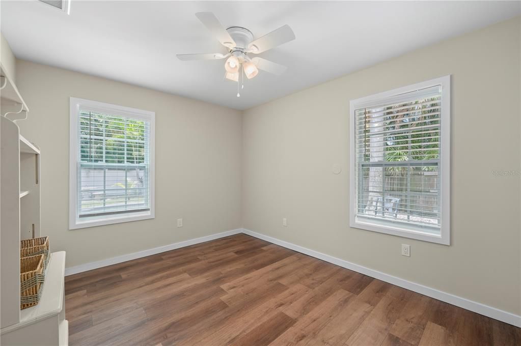 For Sale: $499,000 (2 beds, 2 baths, 810 Square Feet)