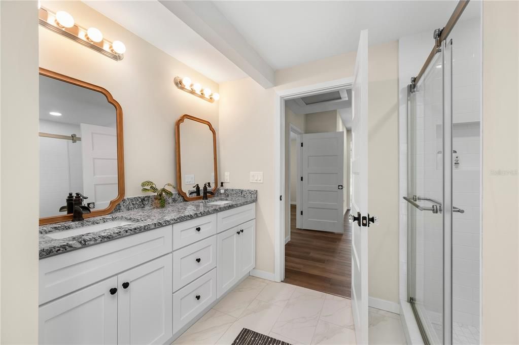 For Sale: $499,000 (2 beds, 2 baths, 810 Square Feet)