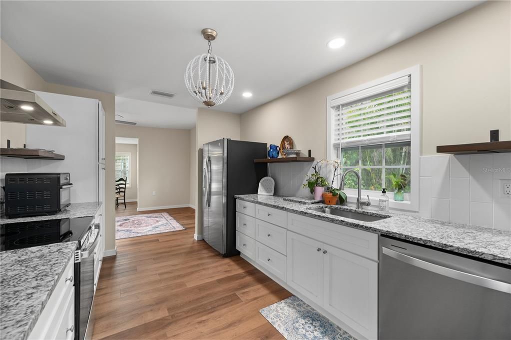 For Sale: $499,000 (2 beds, 2 baths, 810 Square Feet)