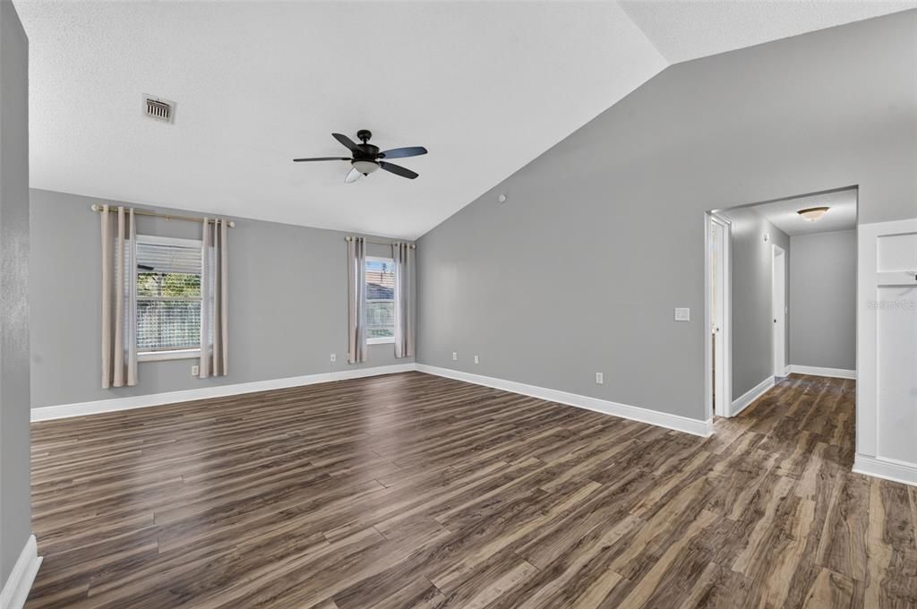 For Sale: $425,000 (3 beds, 2 baths, 1484 Square Feet)
