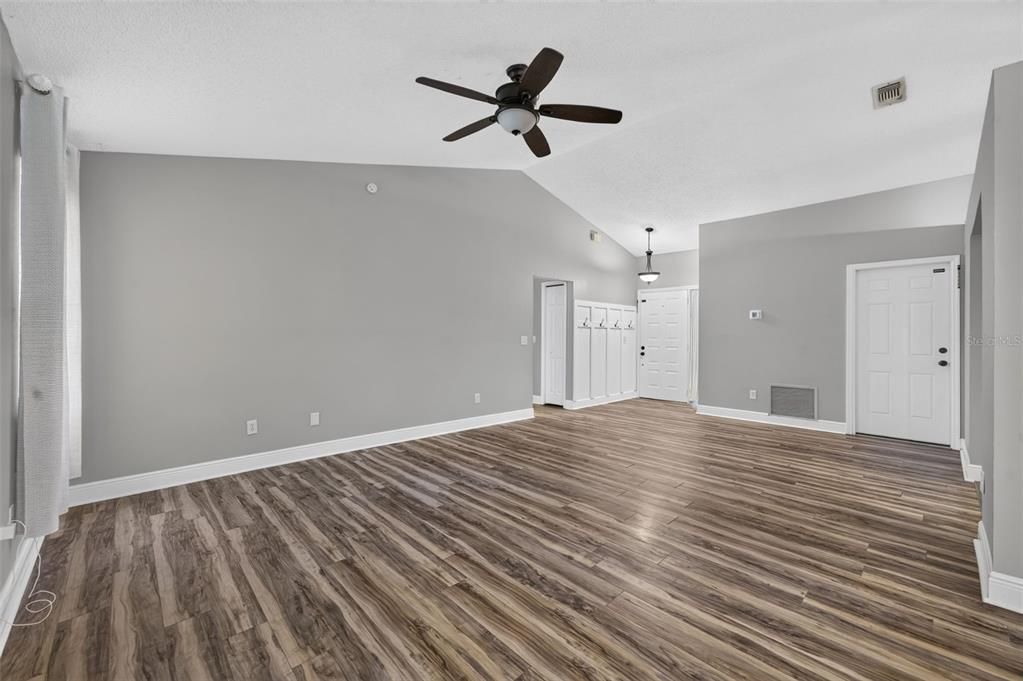 For Sale: $425,000 (3 beds, 2 baths, 1484 Square Feet)