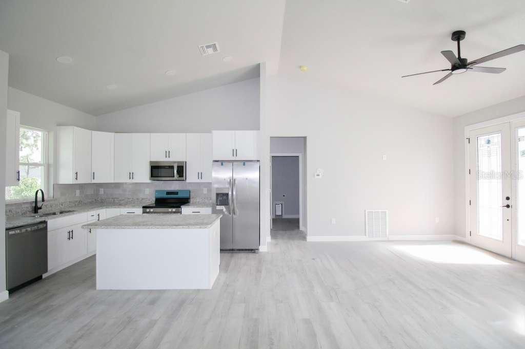 На продажу: $339,900 (3 спален, 3 ванн, 1505 Квадратных фут)