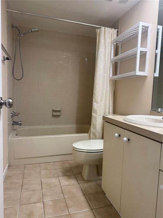 Active With Contract: $1,700 (2 beds, 2 baths, 950 Square Feet)