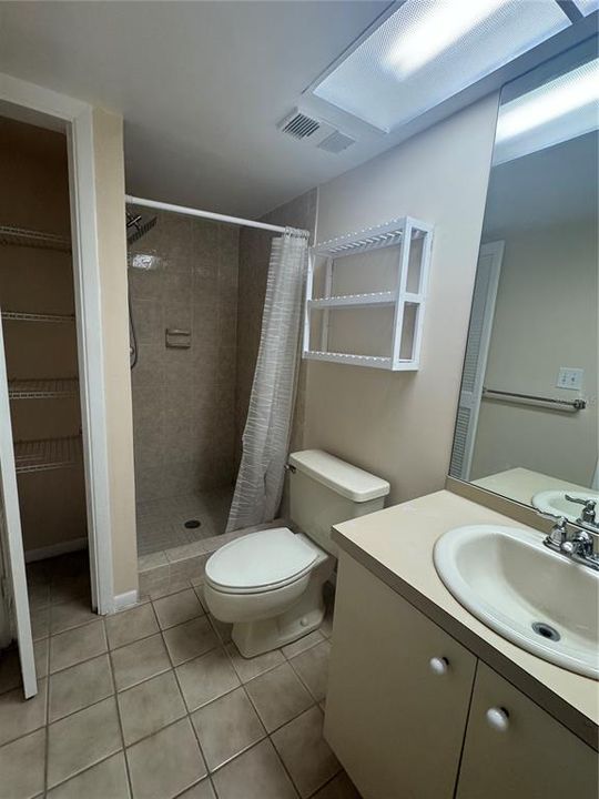 Active With Contract: $1,700 (2 beds, 2 baths, 950 Square Feet)