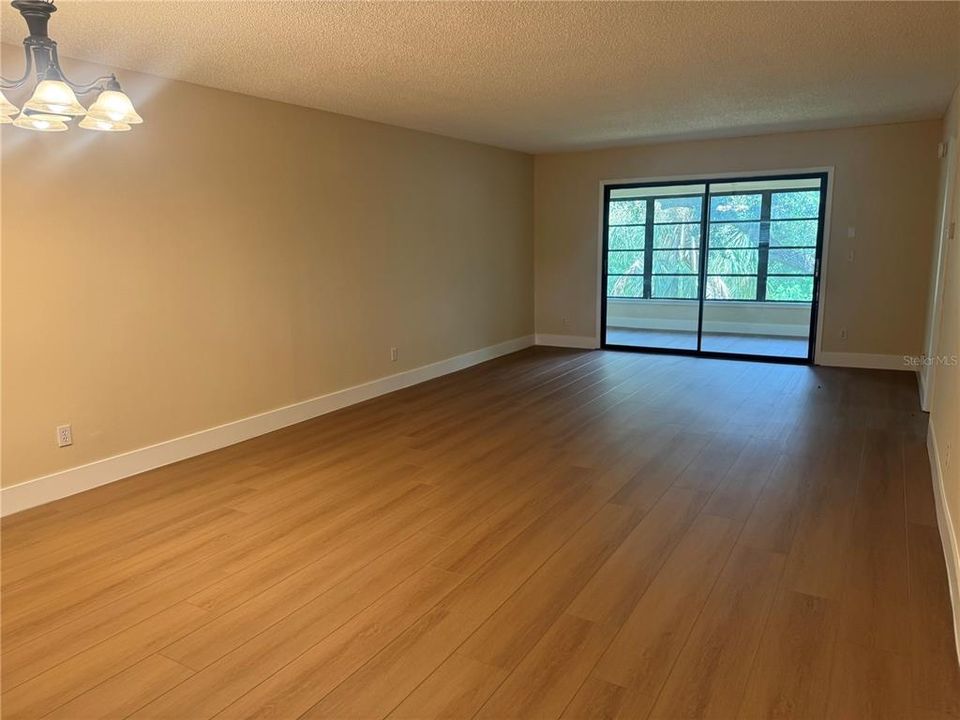 Active With Contract: $1,700 (2 beds, 2 baths, 950 Square Feet)
