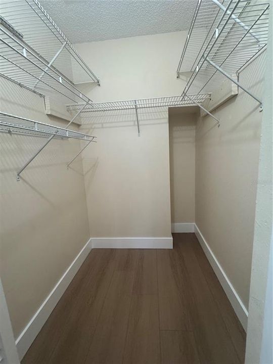 Active With Contract: $1,700 (2 beds, 2 baths, 950 Square Feet)