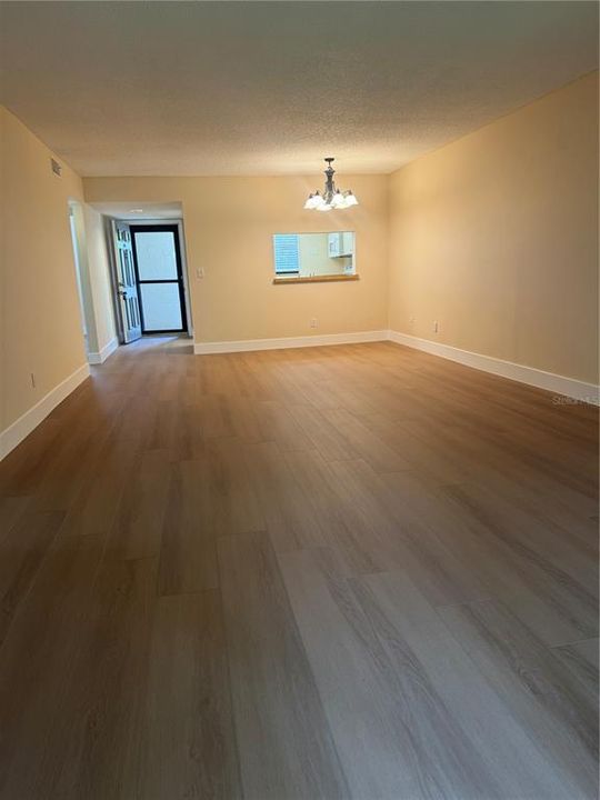 Active With Contract: $1,700 (2 beds, 2 baths, 950 Square Feet)