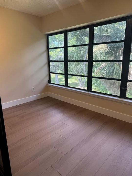 Active With Contract: $1,700 (2 beds, 2 baths, 950 Square Feet)