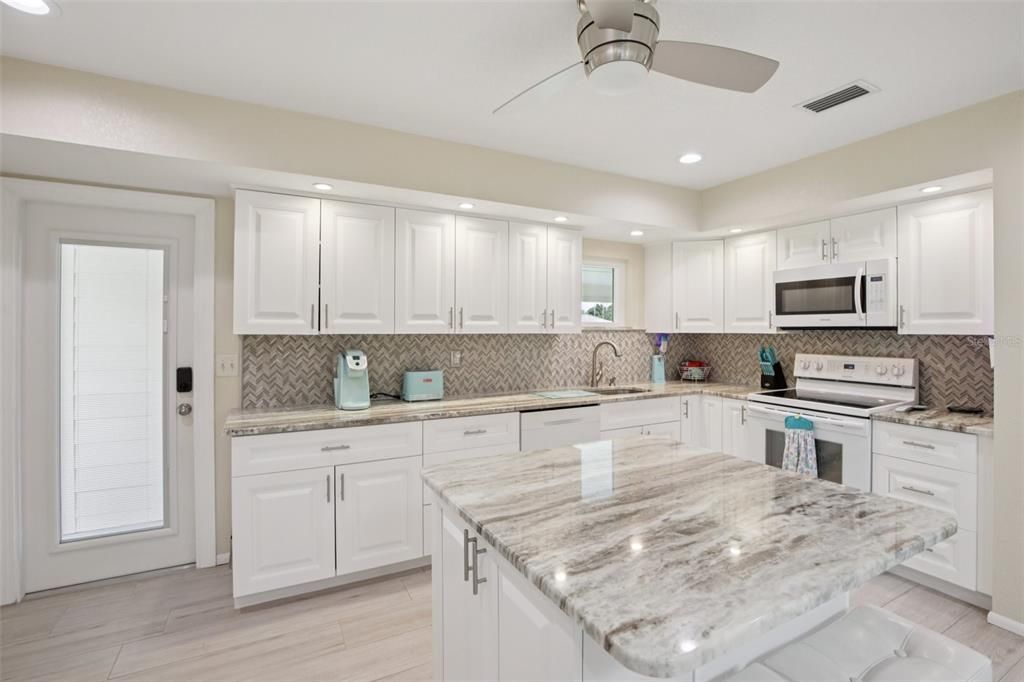 For Sale: $295,000 (2 beds, 2 baths, 1390 Square Feet)
